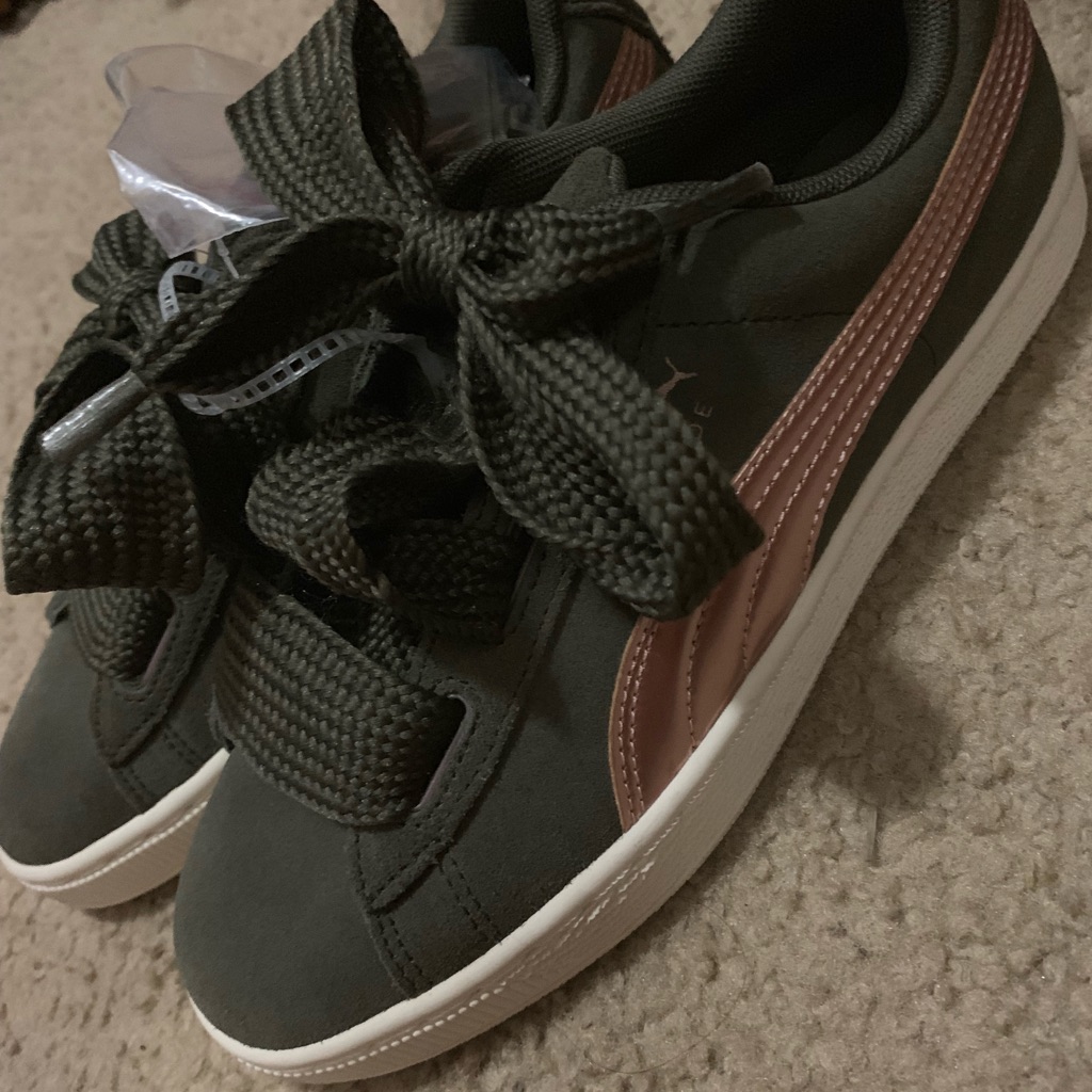 Brand New Girls Puma Sneakers Size 55 Girls 712 Brand New Girls Puma Sneakers Size 55 Girls 712
